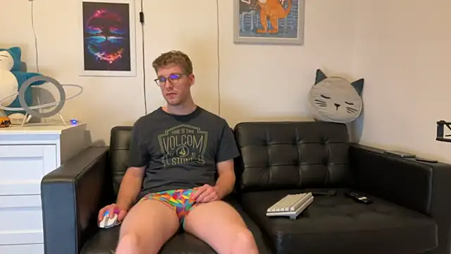 Snapshot of BlueEyedTallGuy94 chatting on December 22, 2024, 6:17 am BlueEyedTallGuy94 online show from December 22, 2024, 6:17 am