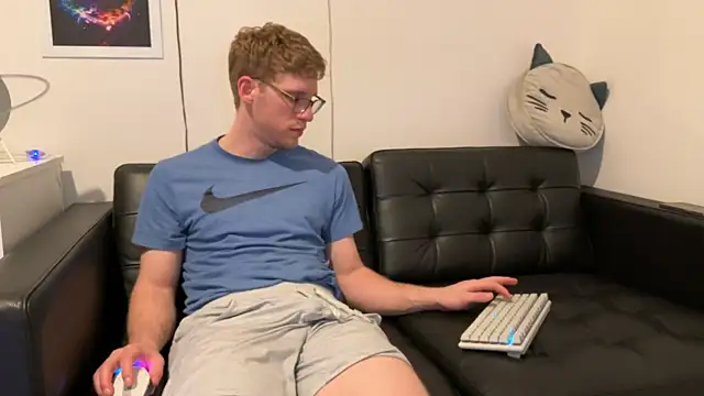 Snapshot of BlueEyedTallGuy94 chatting on December 25, 2024, 5:26 am BlueEyedTallGuy94 online show from December 25, 2024, 5:26 am