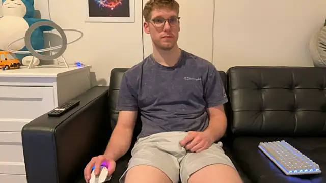 Snapshot of BlueEyedTallGuy94 chatting on January 12, 2025, 1:32 am BlueEyedTallGuy94 online show from January 12, 2025, 1:32 am