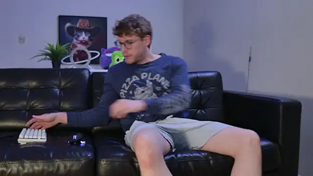 Snapshot of BlueEyedTallGuy94 chatting on October 18, 2025, 1:08 am BlueEyedTallGuy94 online show from October 18, 2025, 1:08 am