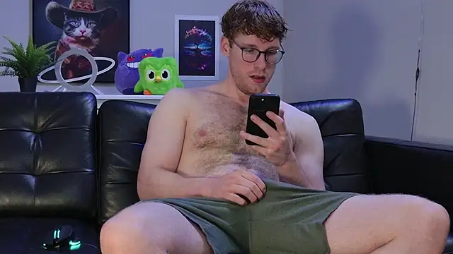 Snapshot of BlueEyedTallGuy94 chatting on October 21, 2025, 2:45 am BlueEyedTallGuy94 online show from October 21, 2025, 2:45 am