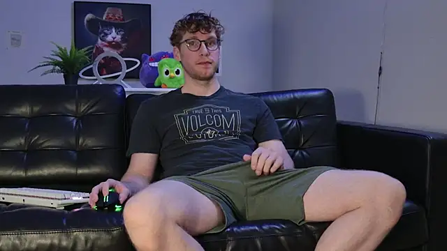 Snapshot of BlueEyedTallGuy94 chatting on October 28, 2025, 1:09 am BlueEyedTallGuy94 online show from October 28, 2025, 1:09 am