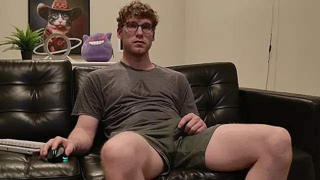 Snapshot of BlueEyedTallGuy94 chatting on October 31, 2025, 2:12 am BlueEyedTallGuy94 online show from October 31, 2025, 2:12 am