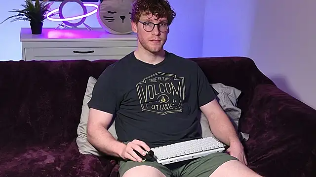 Snapshot of BlueEyedTallGuy94 chatting on November 18, 2025, 3:12 am BlueEyedTallGuy94 online show from November 18, 2025, 3:12 am