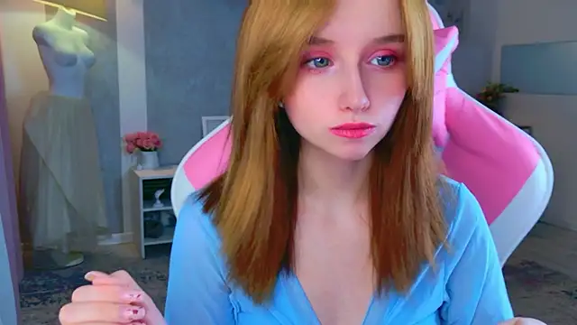 b4by LoL1 online show from November 30, 2025, 1:37 pm