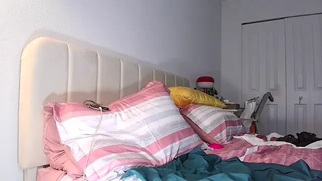 Snapshot of MistressLava_Femdom chatting on April 7, 2026, 9:10 am MistressLava Femdom online show from April 7, 2026, 9:10 am