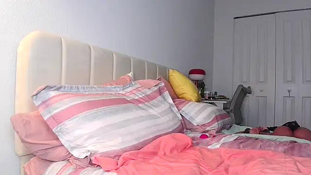 Snapshot of MistressLava_Femdom chatting on April 16, 2026, 11:11 am MistressLava Femdom online show from April 16, 2026, 11:11 am