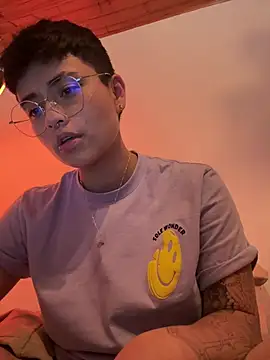 Ashley Chriss online show from January 4, 2025, 9:54 am