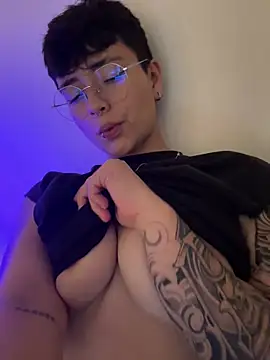 Ashley Chriss online show from March 1, 2025, 6:24 am