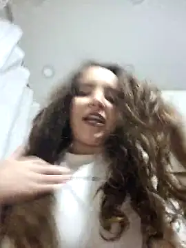 Snapshot of LineaDemie chatting on October 17, 2025, 6:21 pm LineaDemie online show from October 17, 2025, 6:21 pm