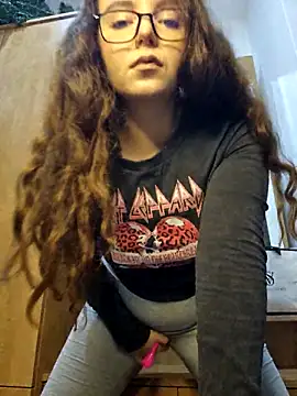 Snapshot of LineaDemie chatting on November 11, 2025, 6:08 pm LineaDemie online show from November 11, 2025, 6:08 pm