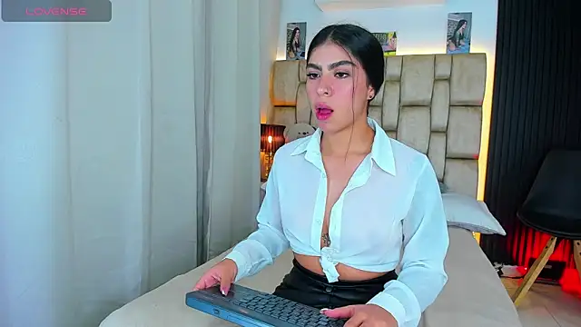 little sophie18 online show from February 25, 2026, 7:23 pm