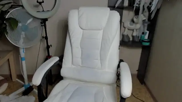 foxy blond online show from September 10, 2025, 12:10 am