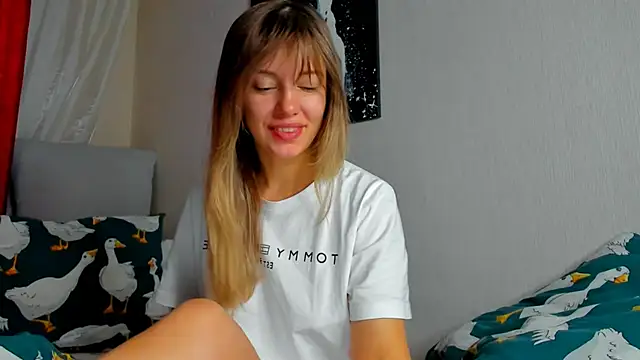 foxy blond online show from November 3, 2025, 12:13 am