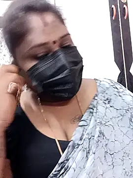 Snapshot of simran21 chatting on December 29, 2024, 6:05 pm simran21 online show from December 29, 2024, 6:05 pm