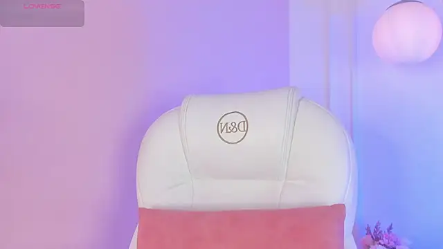 Lucy Vega online show from November 10, 2025, 4:55 am