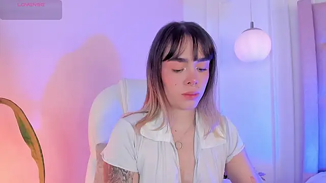 Lucy Vega online show from December 4, 2025, 3:49 am