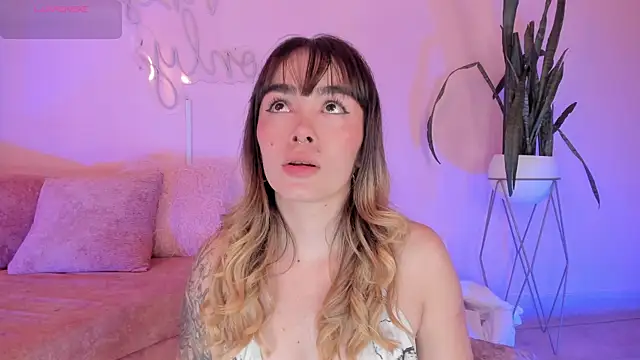 Lucy Vega online show from December 19, 2025, 5:25 am