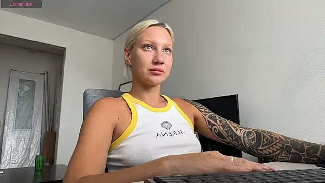 Snapshot of AnneBall chatting on July 17, 2026, 8:32 am AnneBall online show from July 17, 2026, 8:32 am