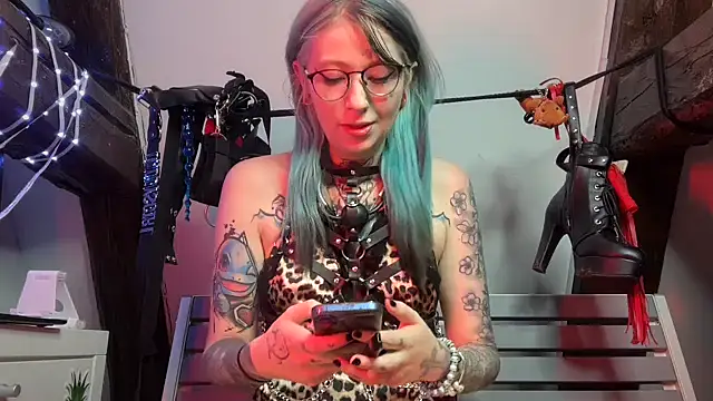 coyemoo online show from November 8, 2025, 9:31 am