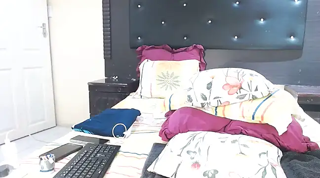 DarkDivva24 online show from February 18, 2025, 9:53 pm