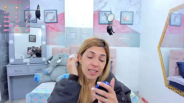 EvaaLovia1 online show from January 27, 2025, 1:41 pm