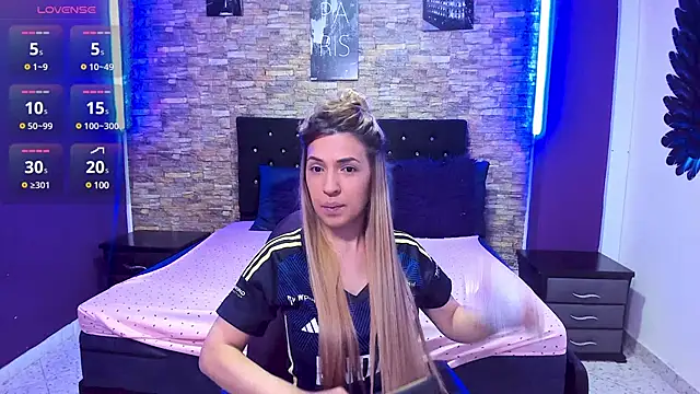 EvaaLovia1 online show from January 31, 2025, 2:28 pm