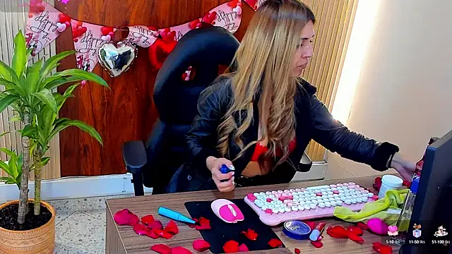 EvaaLovia1 online show from February 14, 2025, 1:51 pm