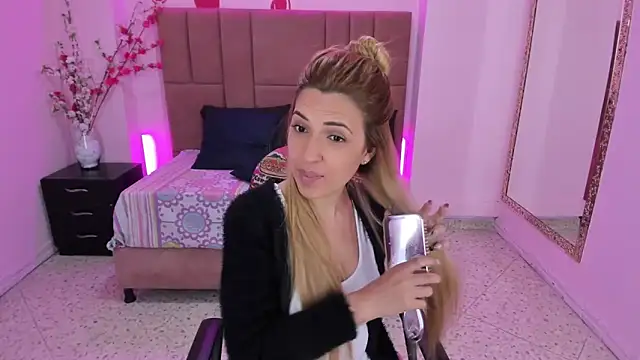 EvaaLovia1 online show from March 11, 2025, 1:45 pm