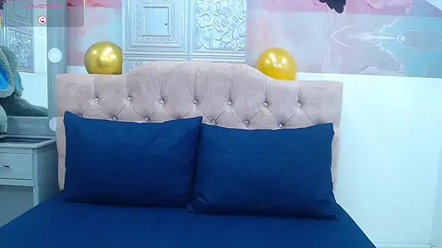 EvaaLovia1 online show from March 18, 2025, 1:31 pm