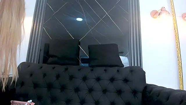 EvaaLovia1 online show from October 10, 2025, 2:05 pm