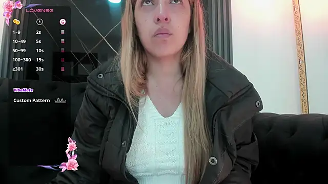 EvaaLovia1 online show from November 3, 2025, 2:18 pm