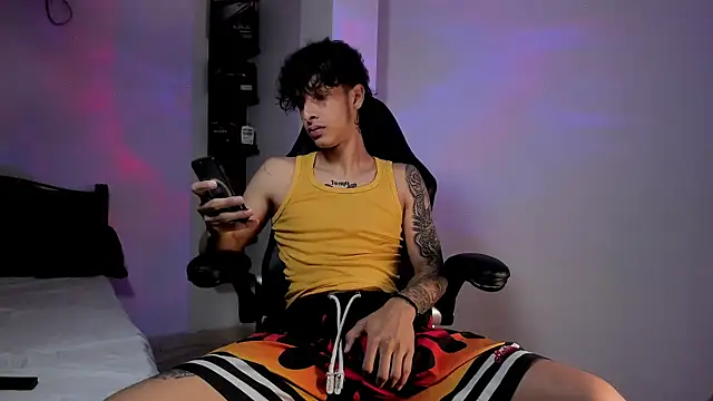 Snapshot of Snakebutterfly chatting on March 18, 2025, 7:08 am Snakebutterfly online show from March 18, 2025, 7:08 am