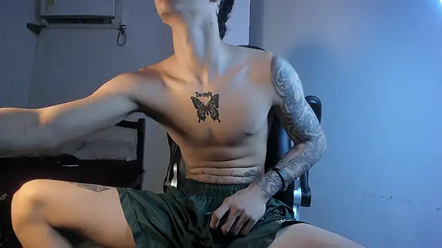 Snapshot of Snakebutterfly chatting on September 13, 2025, 6:57 am Snakebutterfly online show from September 13, 2025, 6:57 am