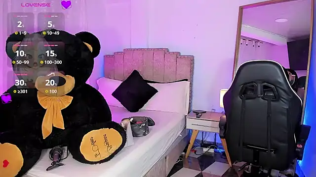 alexia mattel online show from November 8, 2025, 9:13 pm