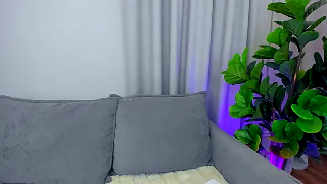 Snapshot of sexyangeloux chatting on September 17, 2025, 9:05 pm sexyangeloux online show from September 17, 2025, 9:05 pm