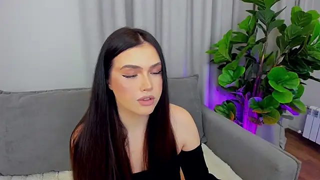 sexyangeloux online show from April 3, 2026, 9:35 pm