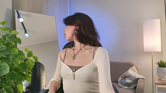 Niky  Jess online show from October 13, 2025, 2:39 pm