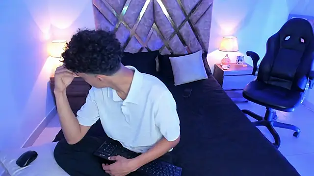 Snapshot of nickolas_moon chatting on November 16, 2025, 6:02 pm nickolas moon online show from November 16, 2025, 6:02 pm