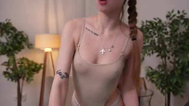 Snapshot of CherrylReid chatting on December 19, 2024, 11:25 pm CherrylReid online show from December 19, 2024, 11:25 pm