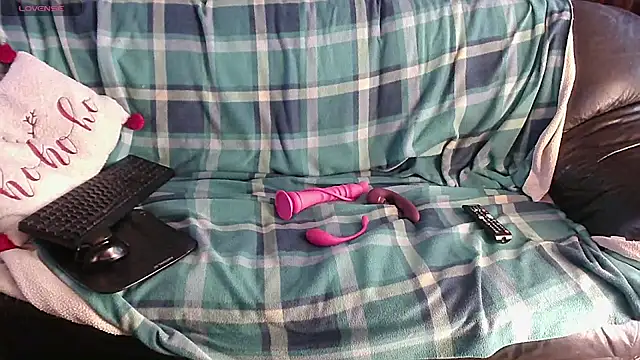 LauraMonolo online show from March 4, 2026, 6:52 am