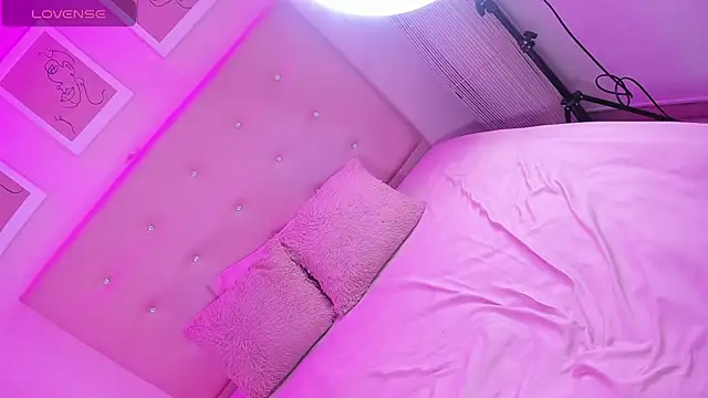 EIMY BRIGHT online show from April 22, 2026, 2:18 pm