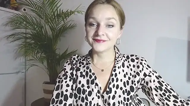 AliciaDesire online show from December 4, 2025, 6:55 am