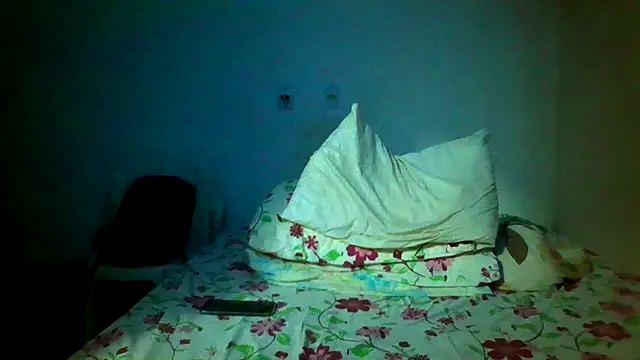 Snapshot of couplemilk chatting on January 18, 2026, 5:11 am couplemilk online show from January 18, 2026, 5:11 am