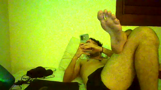 Snapshot of couplemilk chatting on April 15, 2026, 12:28 am couplemilk online show from April 15, 2026, 12:28 am