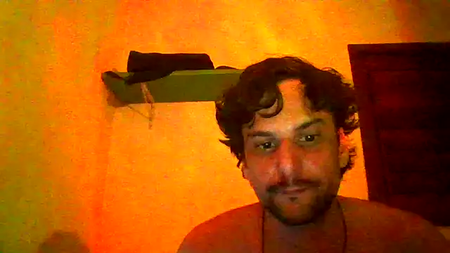 Snapshot of couplemilk chatting on May 8, 2026, 11:32 pm couplemilk online show from May 8, 2026, 11:32 pm