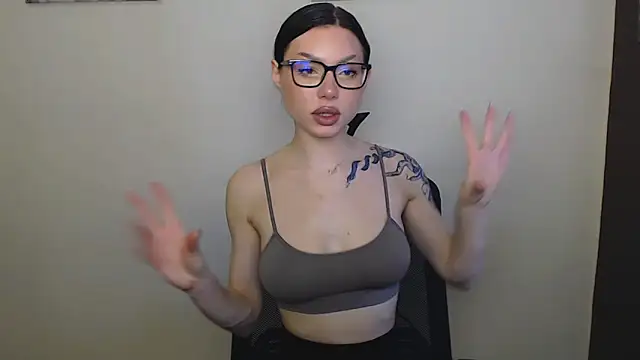 Cutesweetheart online show from March 10, 2025, 8:26 am