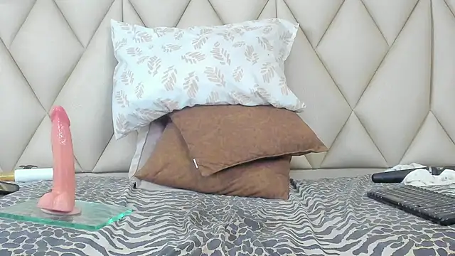 zamira 44 online show from March 13, 2025, 4:56 pm