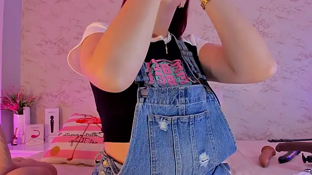 Snapshot of Hannablazze chatting on February 13, 2025, 2:12 am Hannablazze online show from February 13, 2025, 2:12 am