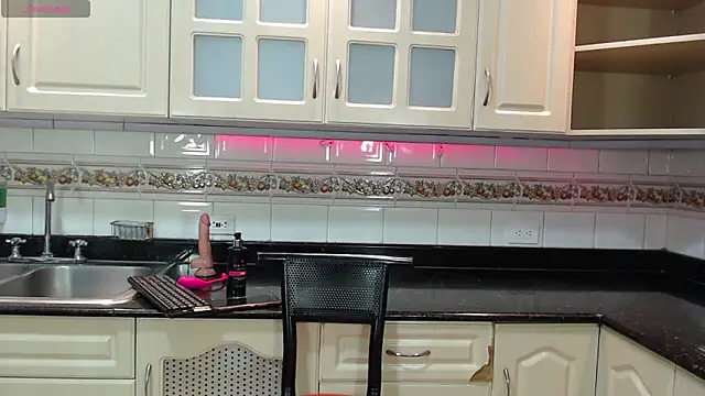 Snapshot of NatazhaQueen chatting on February 15, 2026, 7:51 am NatazhaQueen online show from February 15, 2026, 7:51 am